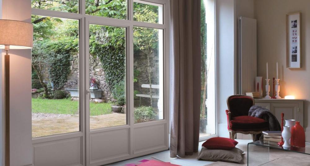pose-porte-fenetre-pvc-renovation-solabaie-1060x570