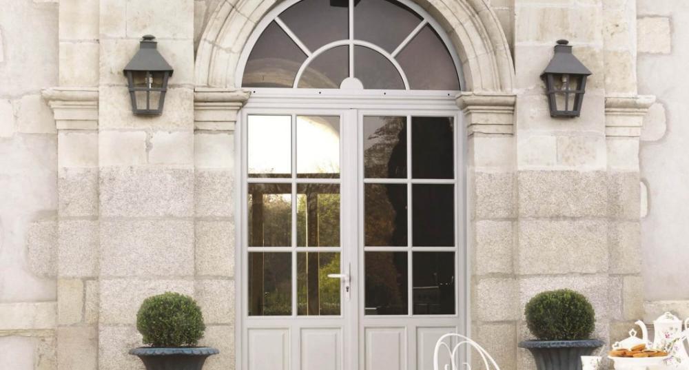renovation-portes-entree-bois-blanc-solabaie-1060x570